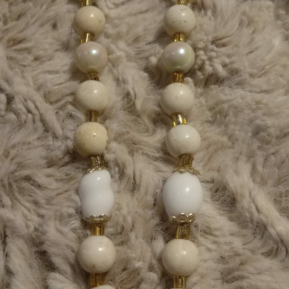 Vintage white / cream / gold costume necklace - Picture 7 of 16
